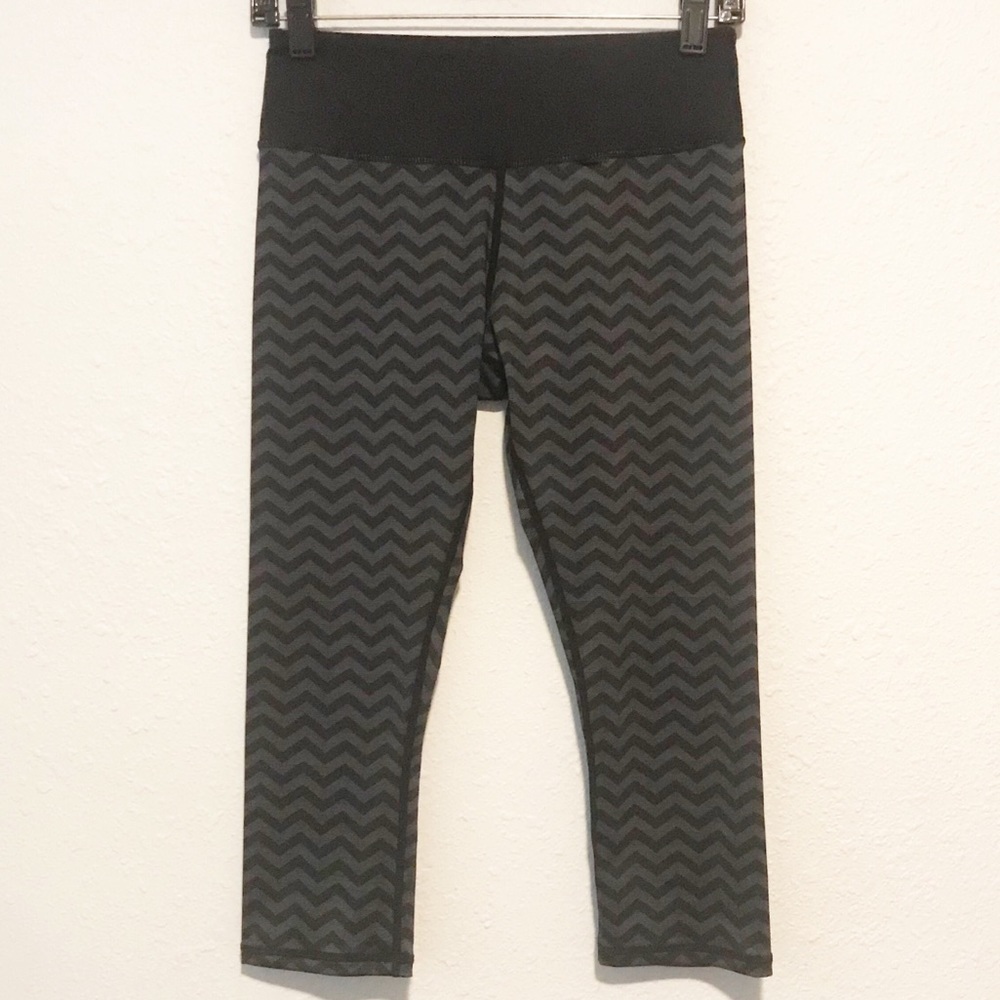NWOT IAB MFG Crop Leggings in Chevron Print 6 / S